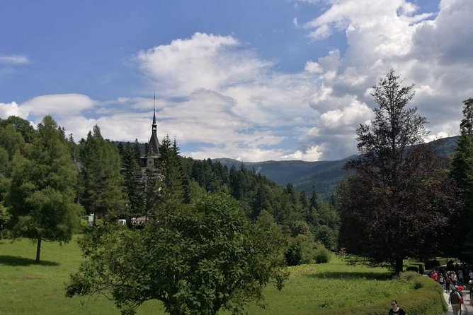 1 Day Castles Tour - Sinaia and Bran - What the guide adds to a packed schedule