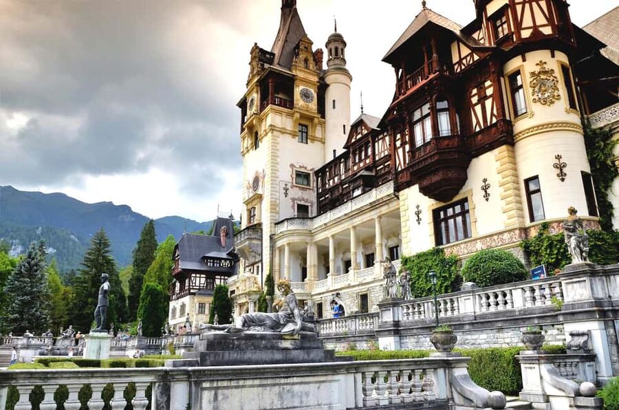 1-Day Guided Tour: Bucharest-Peles, Dracula Castle & Brasov - Who should book this tour?