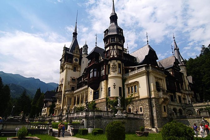 3 Castle:Peles ,Bran,Cantacuzino Tour from Brasov /Hotel pickup - Bran Castle: medieval walls and Dracula marketing