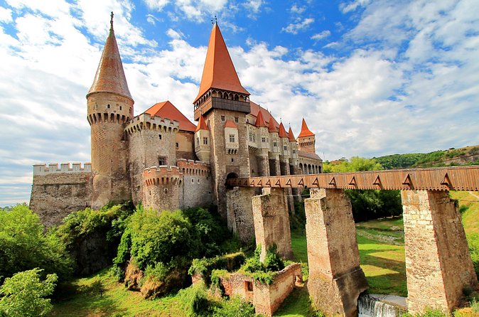 4-Day Inside Transylvania & Transfagarasan Tour from Bucharest - What the small group changes