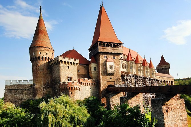 4-Day Transylvania and Dracula Tour from Bucharest - Guide support and the private-tour question