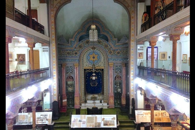 4h Jewish Legacy in Bucharest - Private Tour by Car and Walking - How the car changes the experience