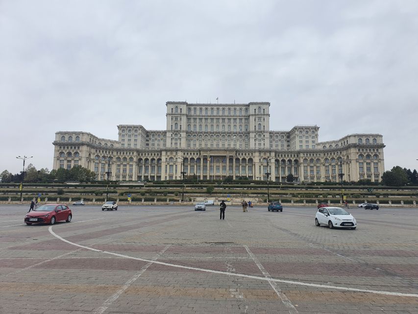 6h Communism Tour in Bucharest with Ceausescu Mansion - Inside Ceausescu Mansion
