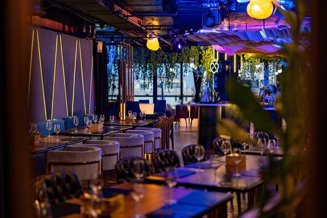 Bar Crawling - The social format and guide style