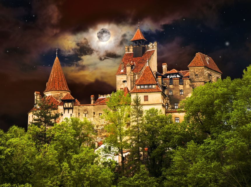Bran: Guided Castle Tour - The guard’s room and the castle’s working side