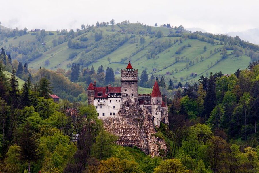 Bran: Guided Castle Tour - Entering a fortress with two different stories