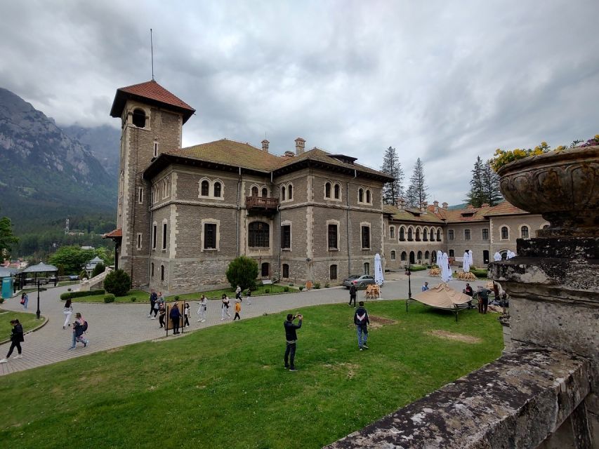 Brasov: Bran, Peles and Cantacuzino Castles Day Tour - How the small group changes the experience