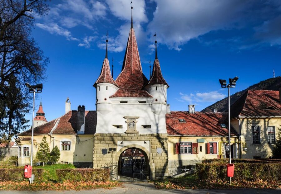 Brasov: Candlelight Tour of Medieval Architecture - What the guide adds to the price