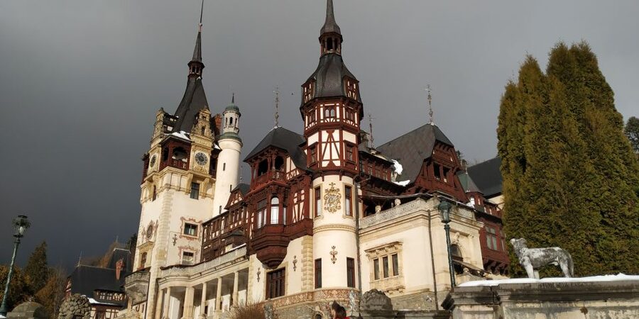Brasov: Peles Castle, Bran Castle & Rasnov Fortress Day Tour - Râșnov Fortress and the wide mountain view