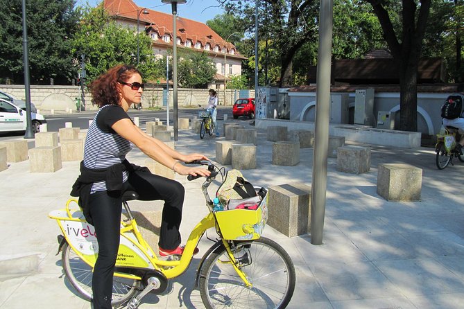 Bucarest à vélo - The Romanian Athenaeum and the city’s architectural symbol