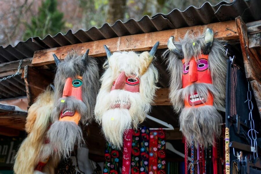 Bucharest: Bran Castle and Bear Sanctuary Small-Group Tour - Should You Book the Bran Castle and Bear Sanctuary Tour?