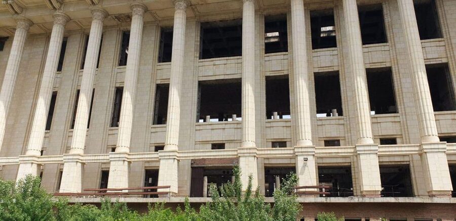Bucharest by car - full day 'stop and visit' experience - The northern route: parks, palaces and the Triumphal Arch