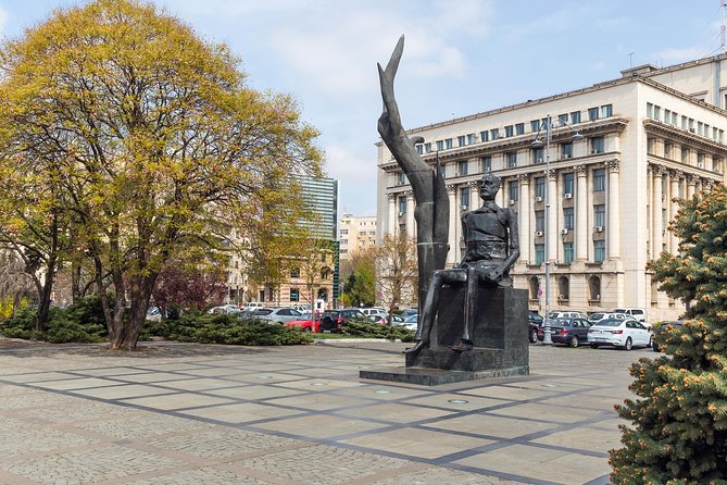 Bucharest Chronicles - Following Calea Victoriei through changing Bucharest