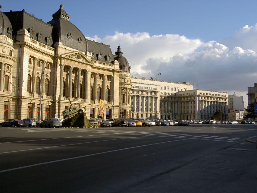 Bucharest: City Highlights Guided Walking Tour - Cismigiu Gardens gives the walk breathing room
