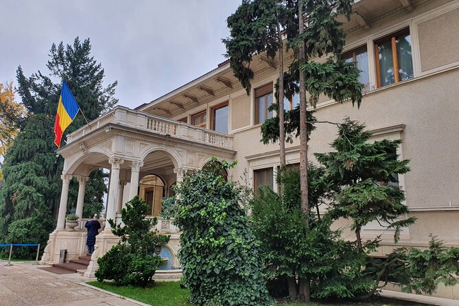 Bucharest City Tour 4 hours - Private Tour - Free Pick up and Drop off - What the private vehicle adds