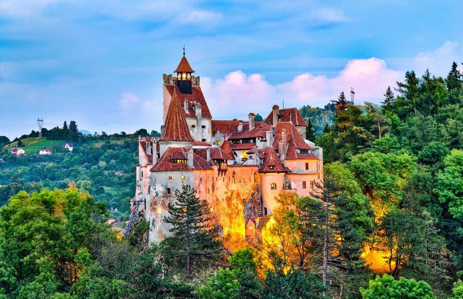 Bucharest : Day Trip Dracula's Castle ,Peles Castle & Brașov - The road into the Carpathian Mountains