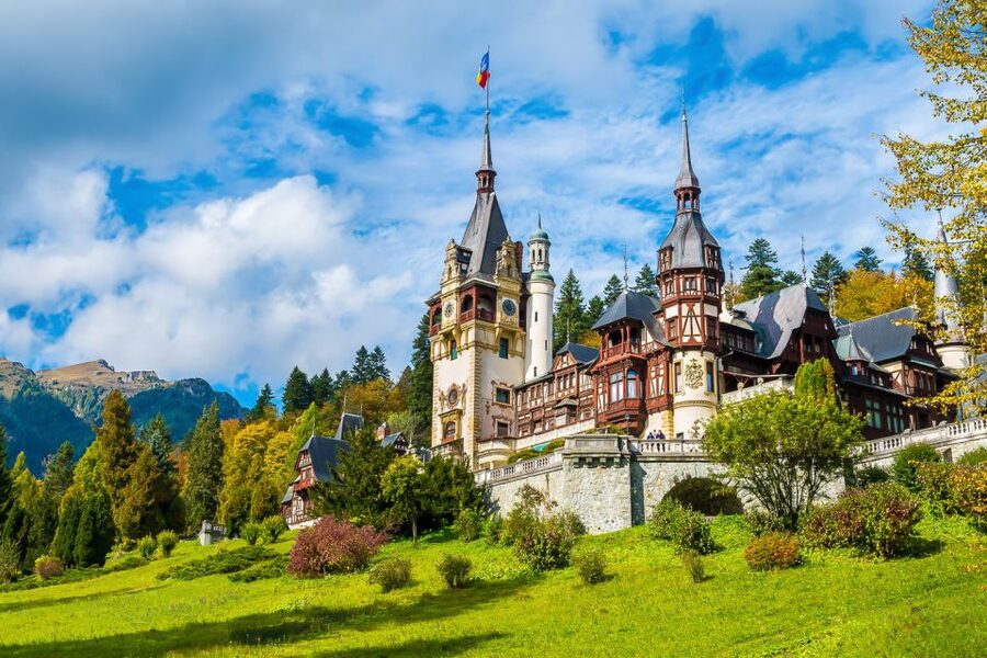 Bucharest: Day Trip to Dracula Castle, Peles Castle & Brașov - Brașov’s old center in 90 minutes