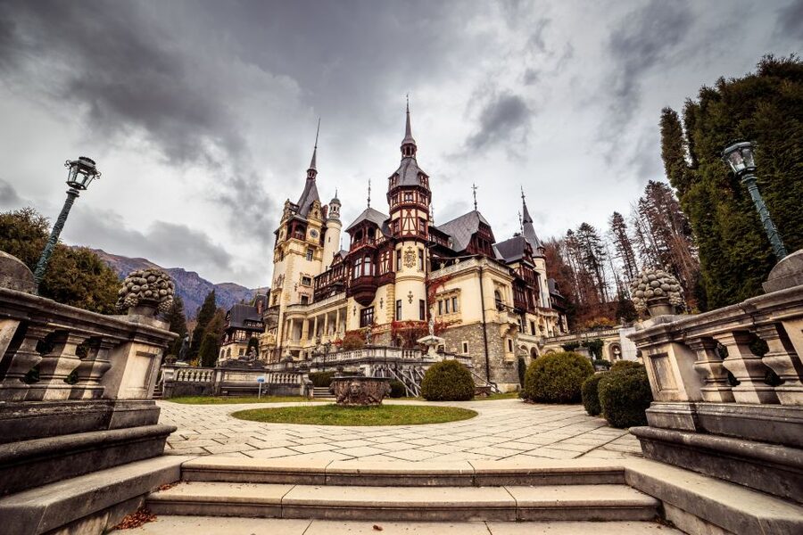 Bucharest: Dracula Castle, Peles Castle & Brasov Guided Tour - Brașov gives the day some breathing room