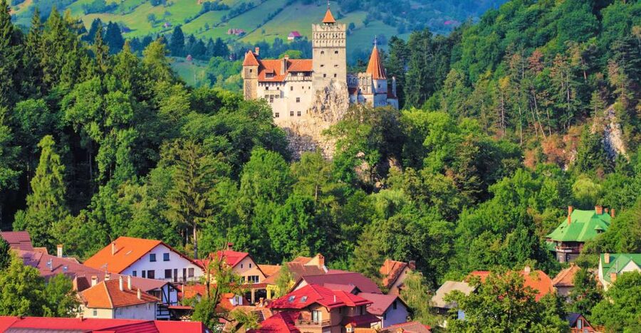 Bucharest: Dracula Castle, Peles Castle & Brasov Old Town - Leaving Bucharest for the Carpathians
