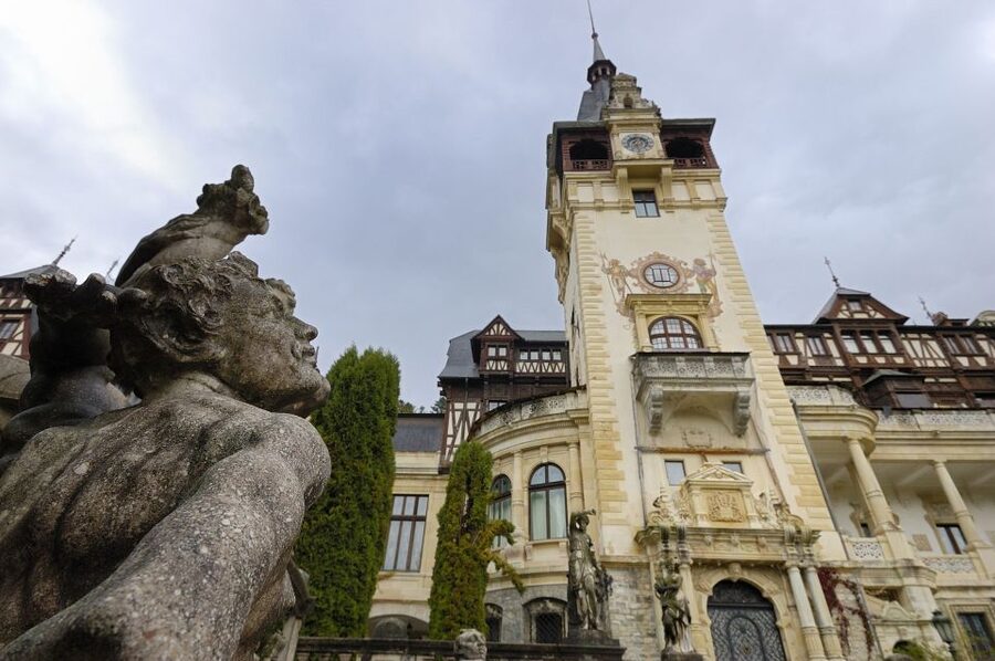 Bucharest: Dracula Castle, Peles Castle & Brasov Old Town - Brașov: a useful break from the coach