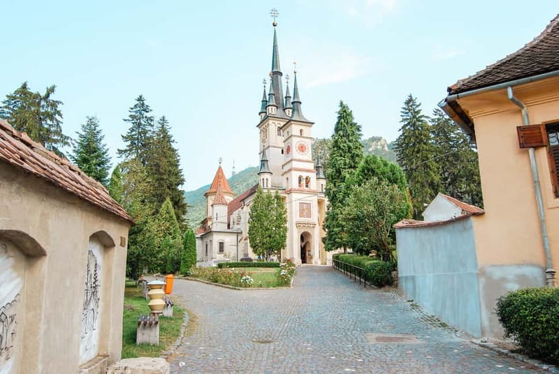 Bucharest: Dracula's Castle, Peleș Castle & Brașov Day Trip - Key points at a glance