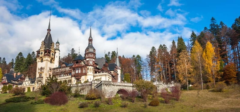 Bucharest: Dracula's Castle, Peleș Castle & Brașov Day Trip - The 7 AM start at University Square