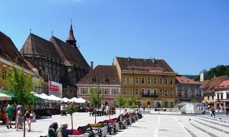 Bucharest: Dracula's Castle, Peles Castle, & Brasov Old Town - Who should book this day trip?