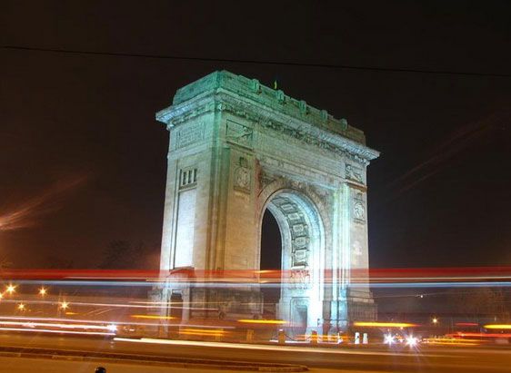 Bucharest Evening Tour and Traditional Dinner - The 7 PM hotel pickup and city drive