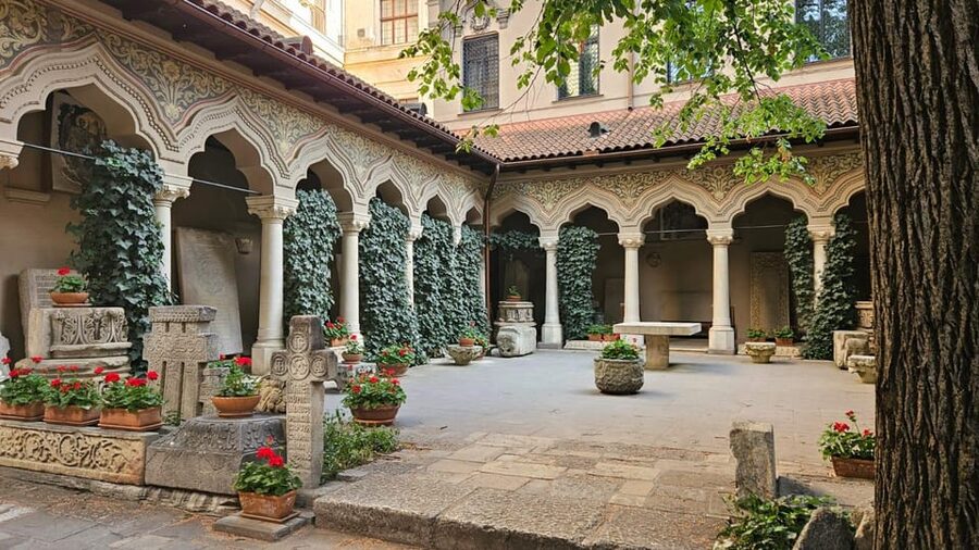 Bucharest: Guided Walking Tour with Romanian Snack - Ending at the Romanian Athenaeum