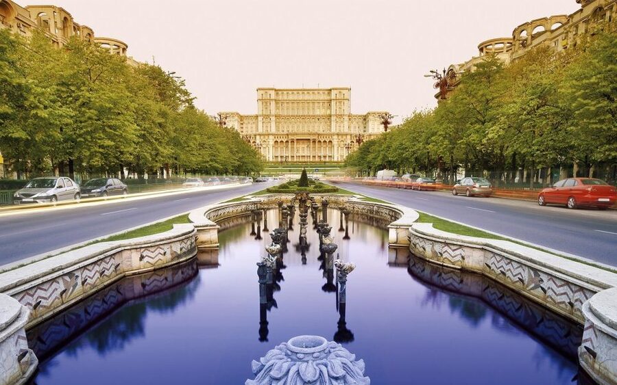 Bucharest: Half Day Bike Tour - Parks, shade, and the halfway break