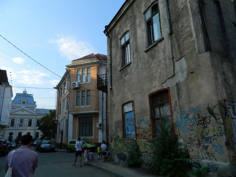 Bucharest: Half Day Bike Tour - The guides make the difference