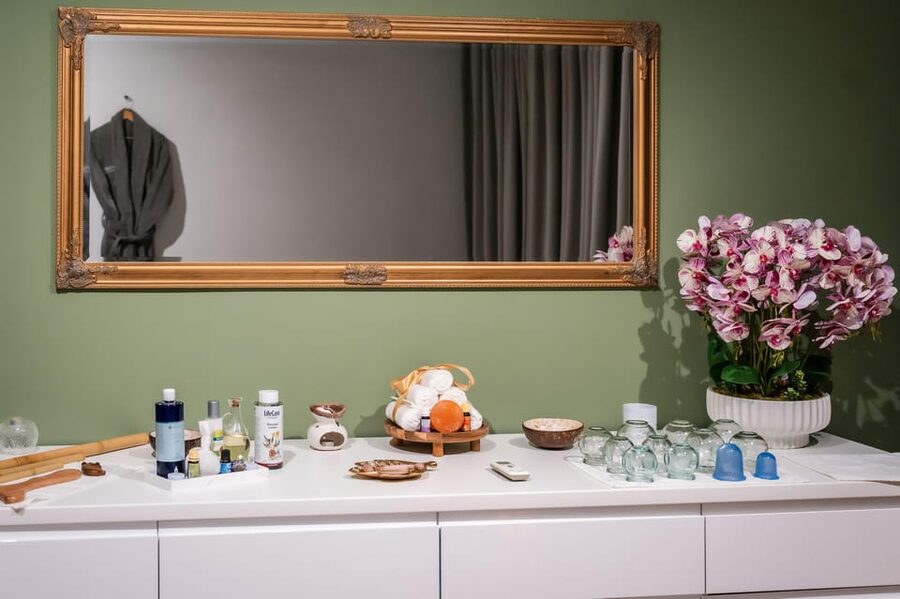 Bucharest: Harmony Wellness Center Massage Treatments - Arrive early for tea and the welcome