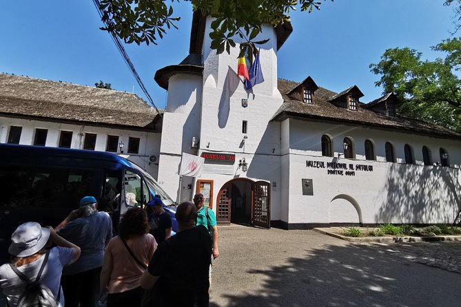 Bucharest Highlights Half-Day City Tour with Pickup - A fast introduction to Bucharest’s changing story