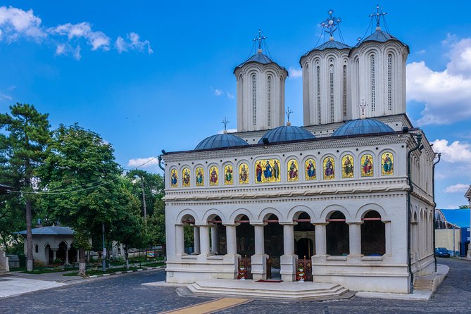 Bucharest Must See Walking Tour - Revolution Square and the fall of Ceaușescu