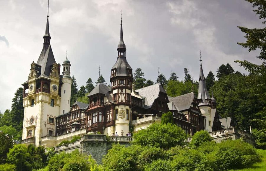 Bucharest: Peles Castle, Bran Castle & Brașov Day Tour - Three Romanian highlights in one very long day