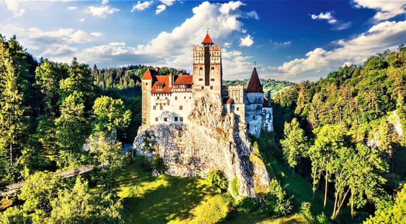 Bucharest: Peles Castle, Bran Castle, & Brasov Old Town Tour - Peleș Castle: Romania’s royal showpiece