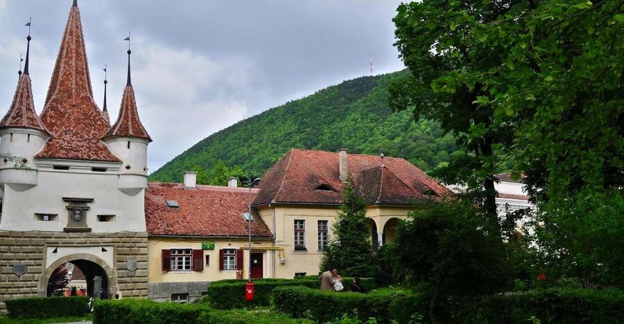 Bucharest: Peles Castle, Dracula's Castle and Brasov Tour - Key points to know before booking