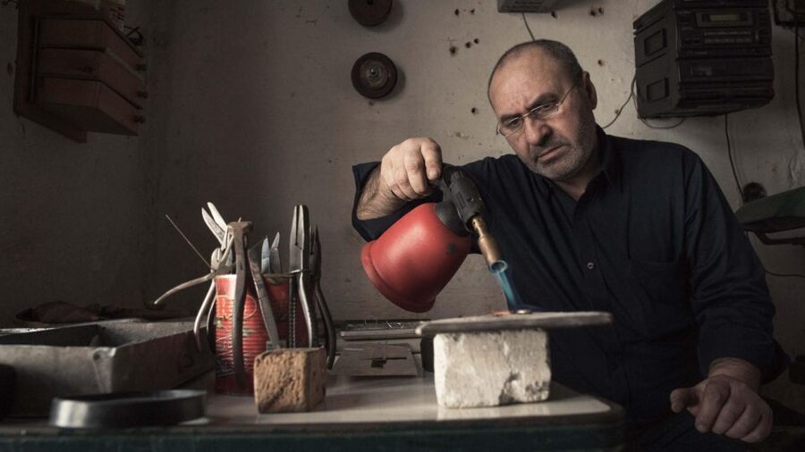 Bucharest: Real Roma Community - Crafting Workshop - Learning about Roma history without a lecture hall