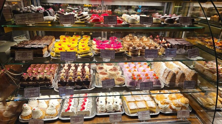 Bucharest: Sweet Delights History and Desserts Walking Tour - How the guide affects the experience