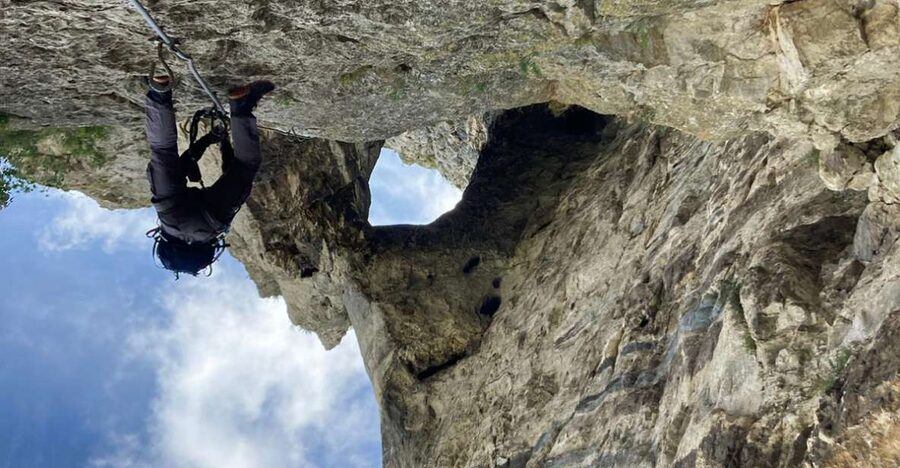 Cluj Napoca: Climbing or Hiking Experience in Turda Canion - The small fortified cave before the climb