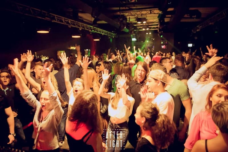 Cluj-Napoca: Weekend Pub Crawl - Meeting at Unirii Plaza