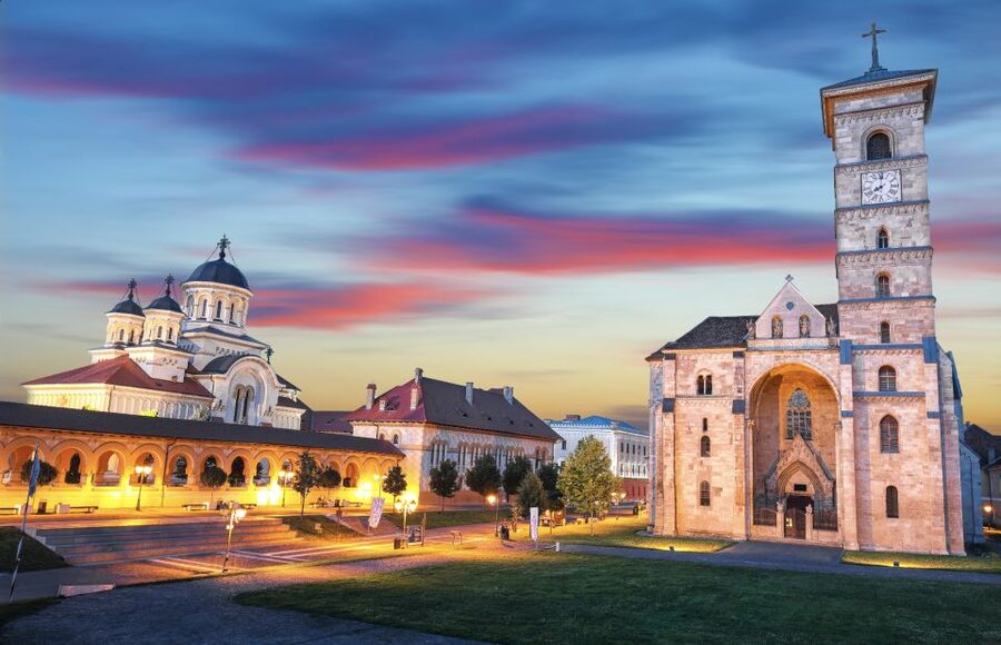 Cluj: Turda Salt Mine, Corvin Castle, Alba Carolina Tour - Lunch in Hunedoara, with time to reset