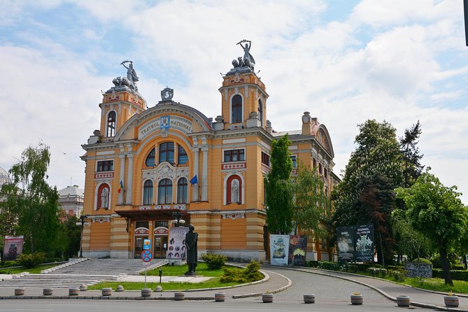 Cluj - walking city tour - Starting in Museum Square, Cluj’s oldest urban room