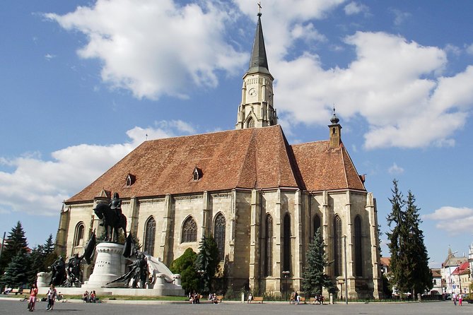 Cluj - walking city tour - Matia Corvin House and the story of a famous king