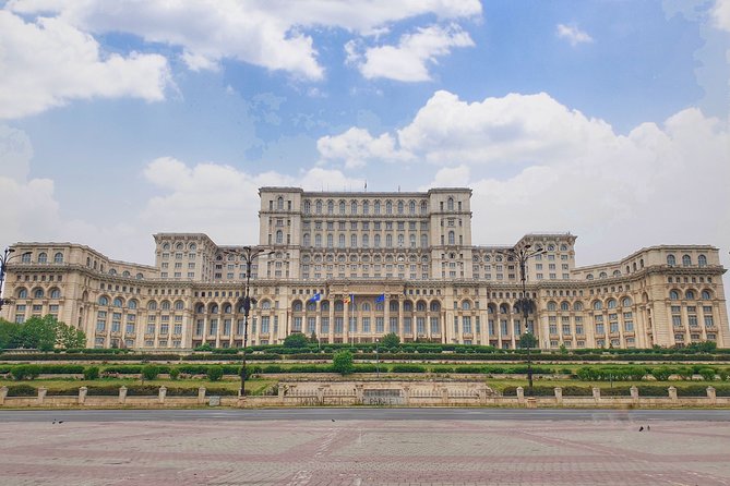 Communism Investigation Private Tour - The Tomb of the Unknown Soldier and Socialist memory