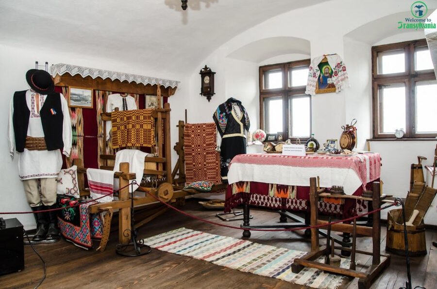 Day trip Bran Castle, Rasnov Fortress and Bear Sanctuary - The guide can shape the whole day