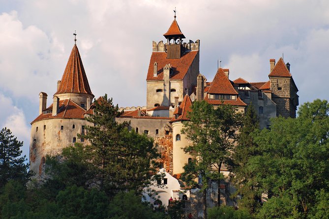 Day Trip Through Brasov in Transylvania and Bran, Peles, and Rasnov Castles - Bran Castle, Dracula, and the souvenir gauntlet