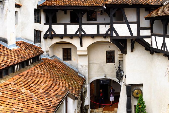 Day trip to Dracula's Castle, Peles Castle and Medieval Brasov - A long Transylvania day from Bucharest