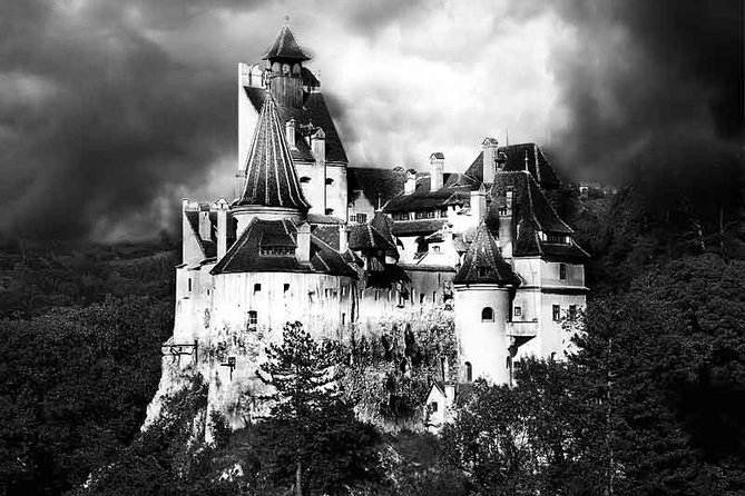 Dracula's Castle, Peles Castle and old town Brasov from Bucharest - One hour in Brasov’s Council Square