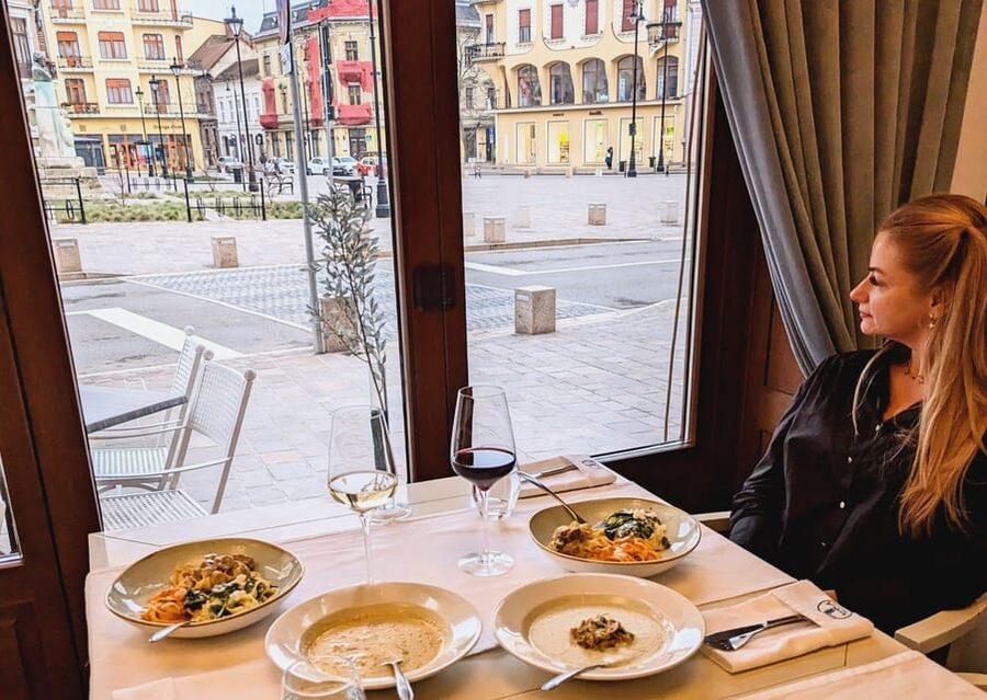 Food, Wine And Sightseeing Tour in Oradea, Romania - Gelato, beer, and a filling finish